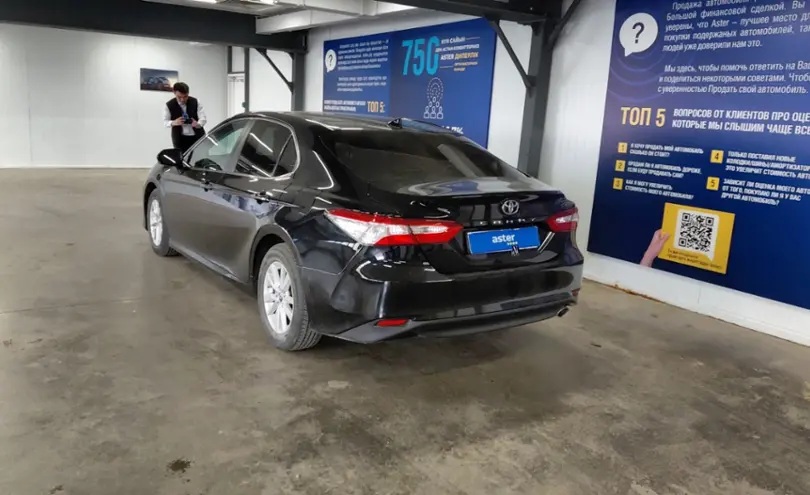 Toyota Camry 2019 года за 13 550 000 тг. в Астана фото 4