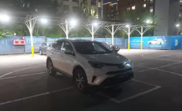 Toyota RAV4 2017 года за 9 000 000 тг. в Алматы фото 2