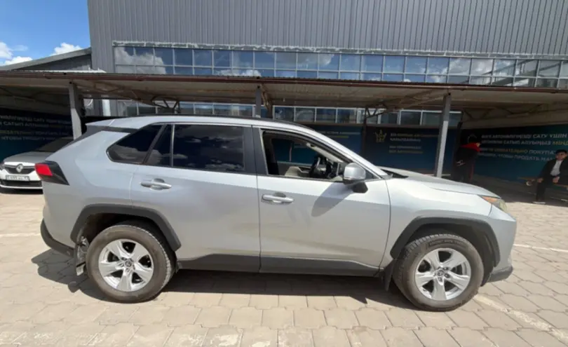 Toyota RAV4 2021 года за 15 500 000 тг. в Караганда фото 4