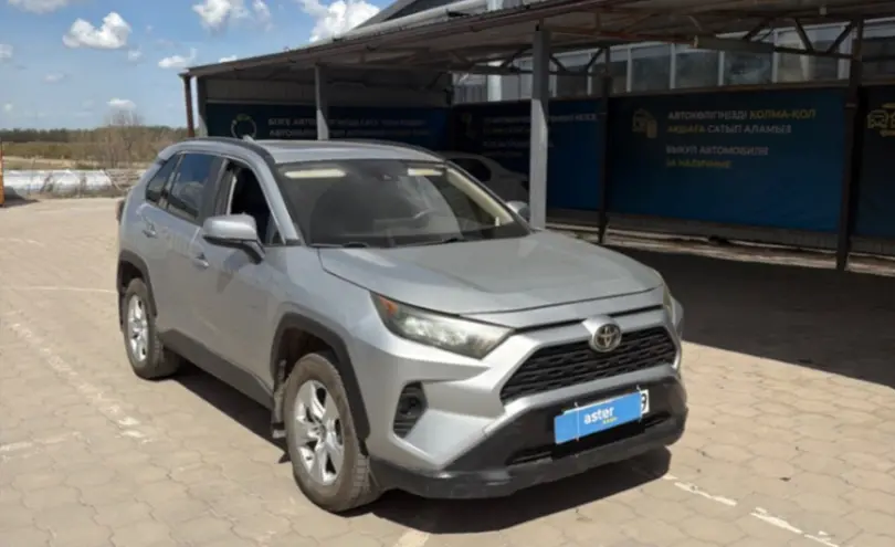 Toyota RAV4 2021 года за 15 500 000 тг. в Караганда фото 3