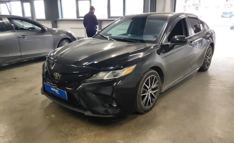 Toyota Camry 2021 года за 11 500 000 тг. в Астана