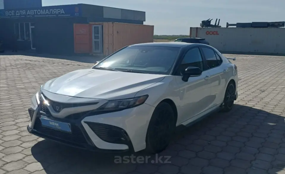 Toyota Camry 2021 года за 14 000 000 тг. в Караганда