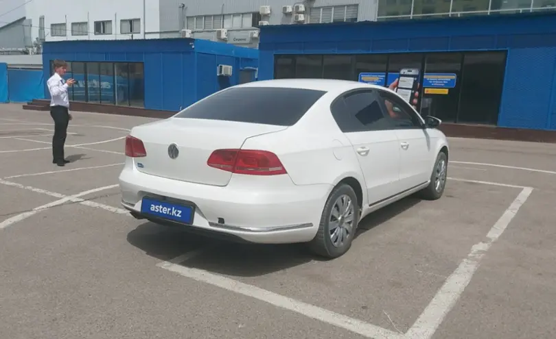 Volkswagen Passat 2013 года за 4 000 000 тг. в Алматы фото 3