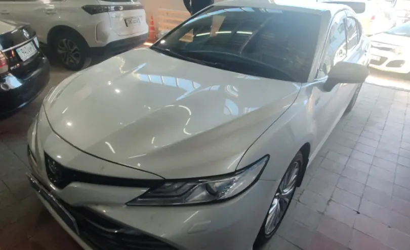 Toyota Camry 2019 года за 14 000 000 тг. в Астана