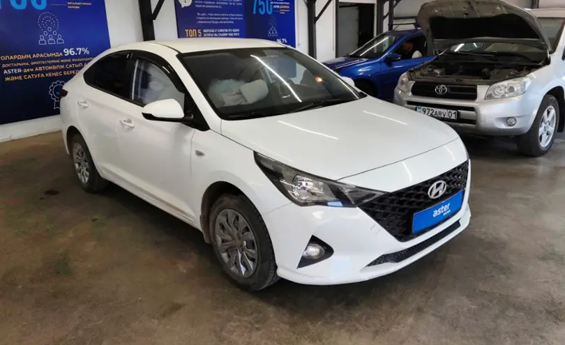 Hyundai Accent 2020 года за 6 500 000 тг. в Астана фото 2