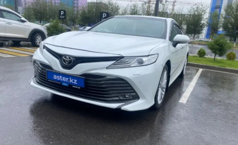 Toyota Camry 2019 года за 13 000 000 тг. в Шымкент