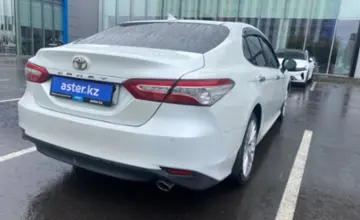 Toyota Camry 2019 года за 13 000 000 тг. в Шымкент