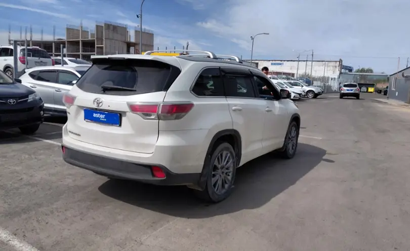Toyota Highlander 2014 года за 10 700 000 тг. в Астана фото 3