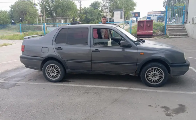Volkswagen Vento 1992 года за 1 300 000 тг. в Тараз фото 4