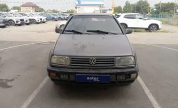 Volkswagen Vento 1992 года за 1 300 000 тг. в Тараз фото 2