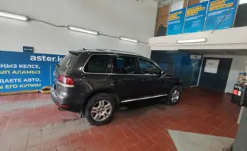 Volkswagen Touareg 2007 года за 5 800 000 тг. в Астана фото 4