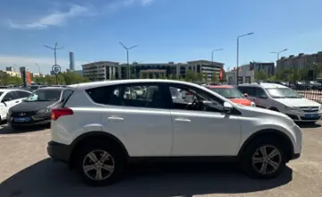 Toyota RAV4 2015 года за 9 500 000 тг. в Астана фото 4