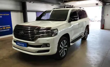 Toyota Land Cruiser 2018 года за 38 500 000 тг. в Астана фото 1