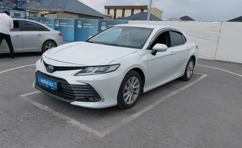 Toyota Camry 2023 года за 17 500 000 тг. в Шымкент