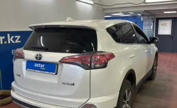 Toyota RAV4 2017 года за 9 500 000 тг. в Астана