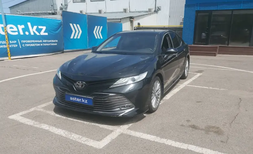 Toyota Camry 2018 года за 15 000 000 тг. в Алматы