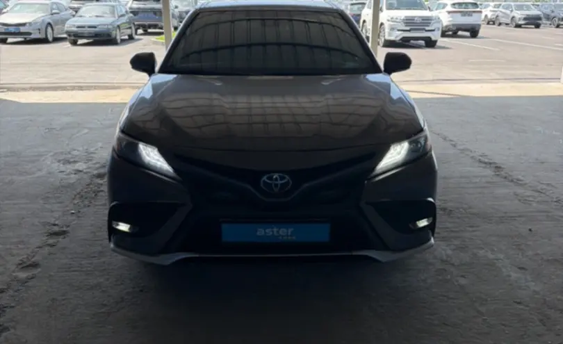 Toyota Camry 2021 года за 14 000 000 тг. в Алматы фото 2