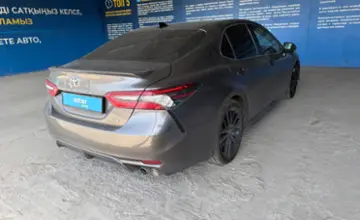 Toyota Camry 2021 года за 14 000 000 тг. в Алматы