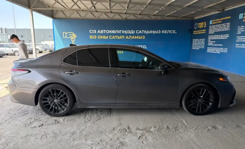Toyota Camry 2021 года за 14 000 000 тг. в Алматы фото 4