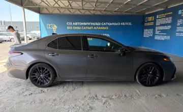 Toyota Camry 2021 года за 14 000 000 тг. в Алматы фото 4