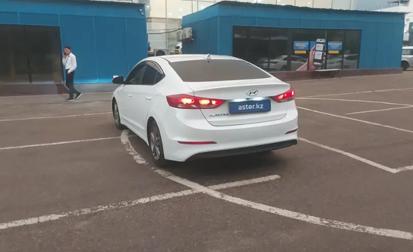 Hyundai Elantra 2018 года за 7 000 000 тг. в Алматы фото 4