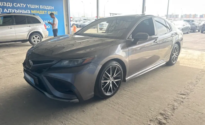Toyota Camry 2022 года за 11 000 000 тг. в Алматы