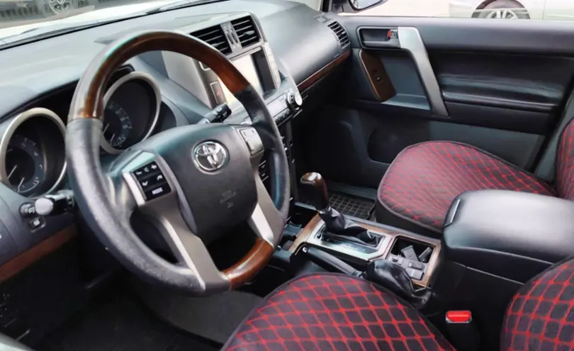 Toyota Land Cruiser Prado 2013 года за 17 000 000 тг. в Астана фото 5
