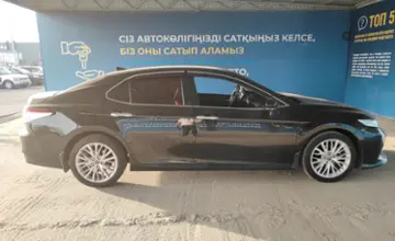 Toyota Camry 2018 года за 13 100 000 тг. в Алматы фото 4