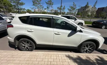 Toyota RAV4 2017 года за 10 700 000 тг. в Астана фото 4