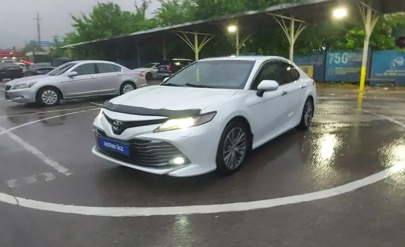 Toyota Camry 2019 года за 15 000 000 тг. в Алматы
