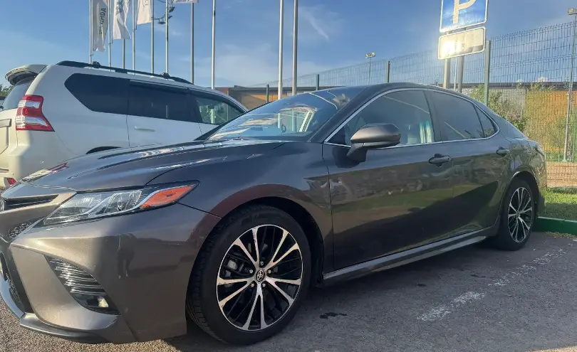 Toyota Camry 2020 года за 11 800 000 тг. в Астана