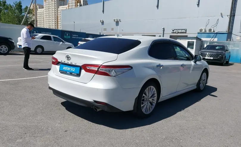 Toyota Camry 2018 года за 14 000 000 тг. в Шымкент фото 3