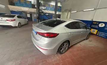 Hyundai Elantra 2018 года за 5 600 000 тг. в Астана