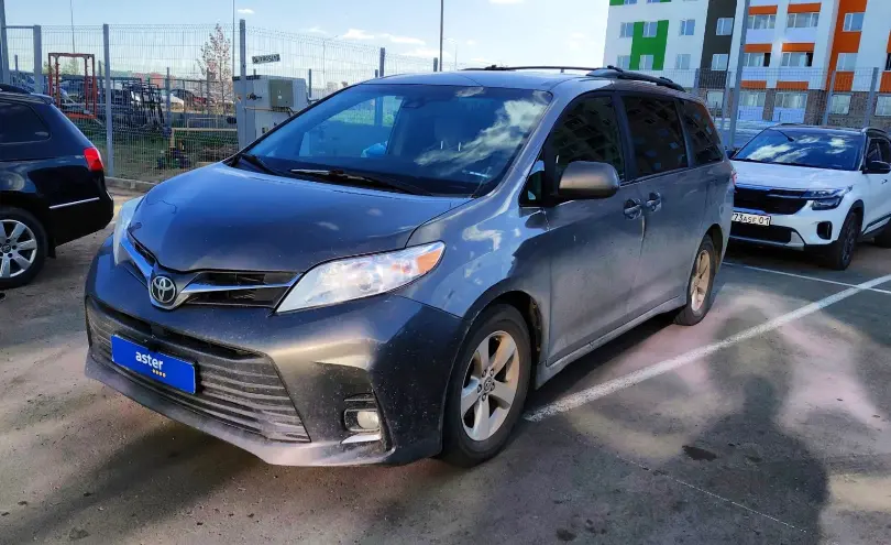 Toyota Sienna 2018 года за 14 500 000 тг. в Астана