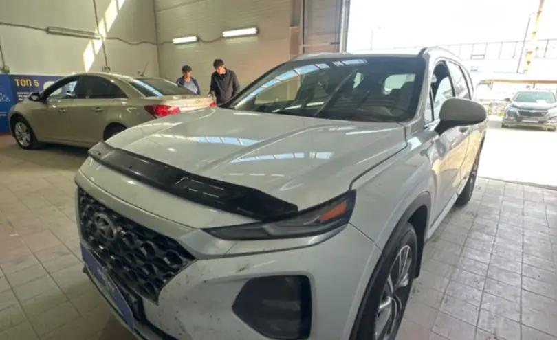 Hyundai Santa Fe 2019 года за 9 500 000 тг. в Астана