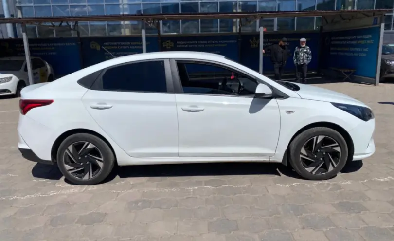 Hyundai Accent 2020 года за 7 200 000 тг. в Караганда фото 4