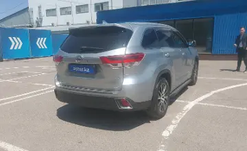 Toyota Highlander 2018 года за 14 000 000 тг. в Алматы фото 3