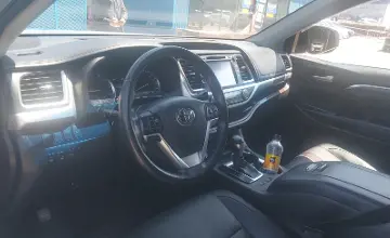 Toyota Highlander 2018 года за 14 000 000 тг. в Алматы фото 5
