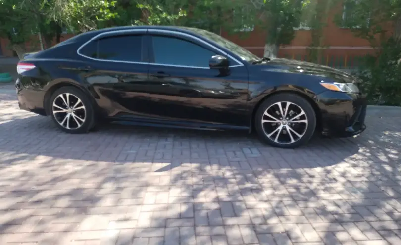 Toyota Camry 2020 года за 13 000 000 тг. в Алматы
