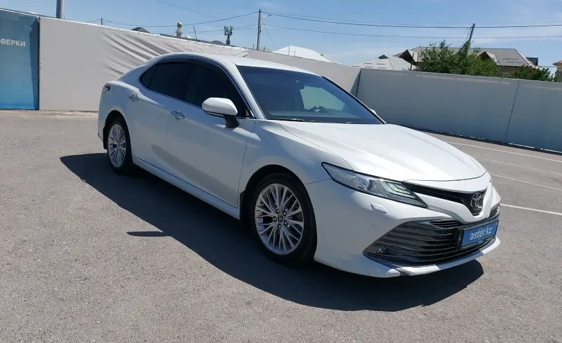 Toyota Camry 2018 года за 13 500 000 тг. в Шымкент фото 2