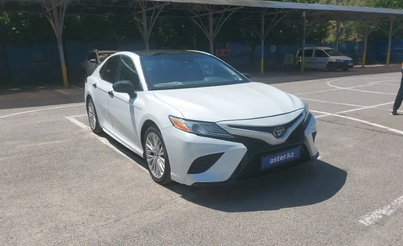 Toyota Camry 2020 года за 11 500 000 тг. в Алматы фото 2