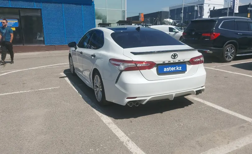 Toyota Camry 2020 года за 11 500 000 тг. в Алматы фото 4