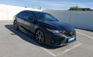 Toyota Camry 2018 года за 11 500 000 тг. в Шымкент фото 2