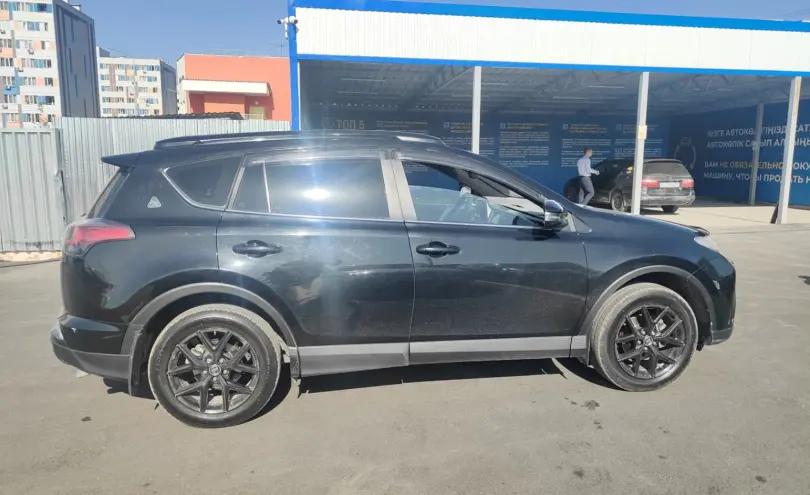 Toyota RAV4 2019 года за 10 500 000 тг. в Алматы фото 4