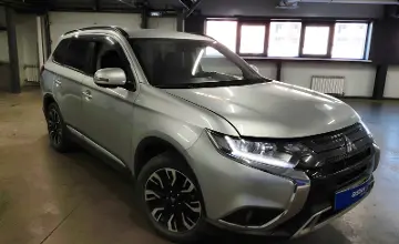 Mitsubishi Outlander 2021 года за 12 000 000 тг. в Астана фото 2