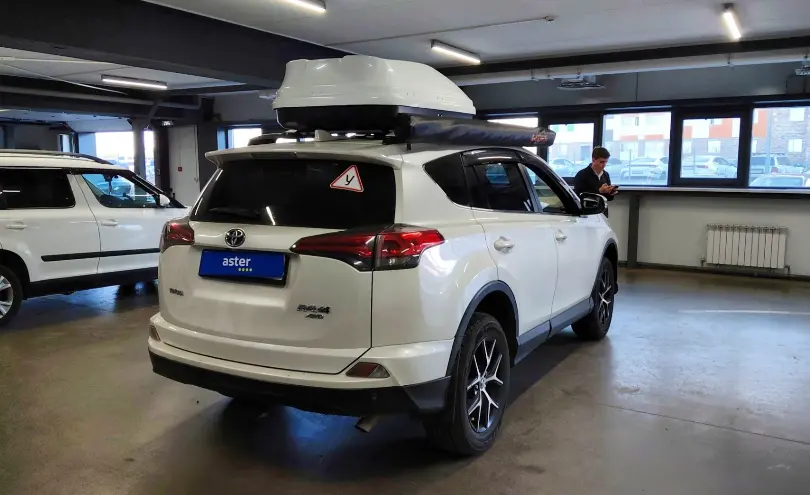 Toyota RAV4 2017 года за 11 000 000 тг. в Астана фото 3