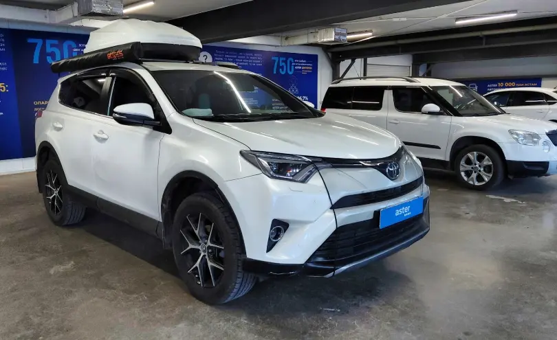 Toyota RAV4 2017 года за 11 000 000 тг. в Астана фото 2