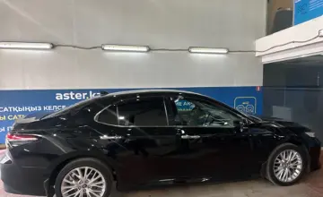 Toyota Camry 2019 года за 13 600 000 тг. в Астана фото 4