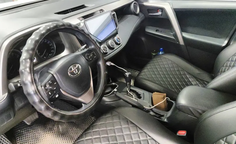 Toyota RAV4 2017 года за 11 000 000 тг. в Астана фото 5