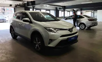 Toyota RAV4 2017 года за 11 000 000 тг. в Астана фото 2